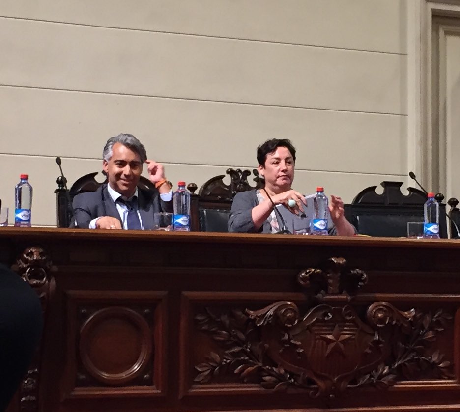 CatalinaBe_'s tweet photo. Meo y Bea solo a ellxs les parece que hablar con mujeres es relevante para un/a candidato/a. Al resto de los candidatos no. Que se sepa. https://t.co/gXxyOTrKLH