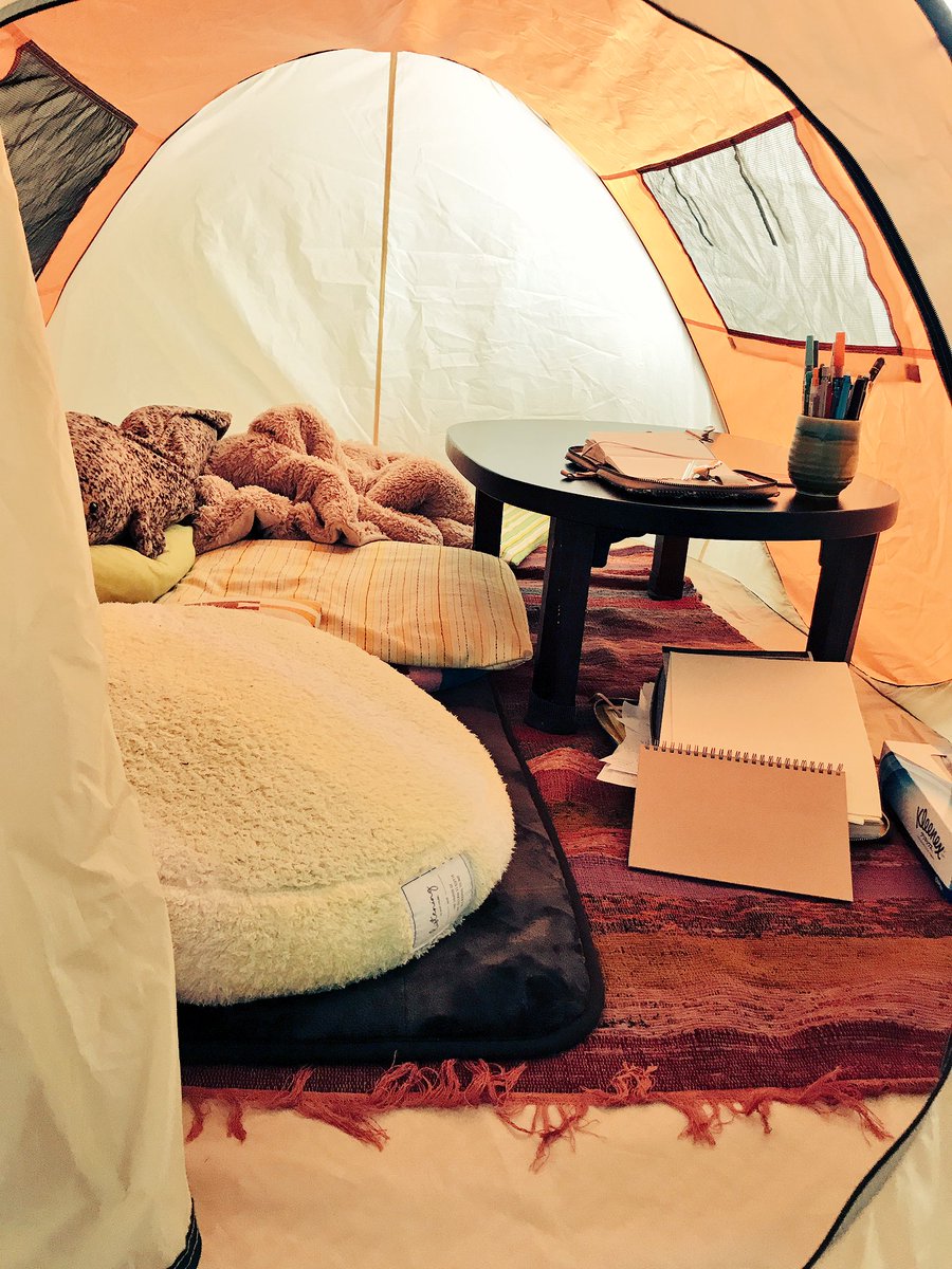 今年も楽しい 室内テント の季節がやってきた 狭い自分空間が秘密基地みたいで楽しそう Togetter