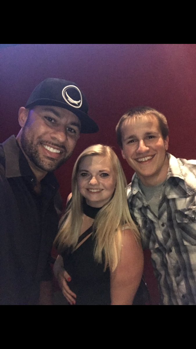 EmilyPaigee3's tweet photo. Loved watching @KendraWilkinson’s show at Paris Las Vegas!! Even got to meet and take a picture with Hank! https://t.co/zrmvUxsqFr