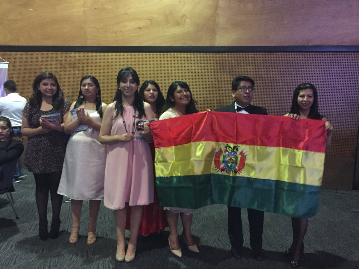 La delegación de #Bolivia celebra con una danza tradicional ser la nueva sede del XXVII Congreso <a href="/CONPEHT/">CONPEHT</a>