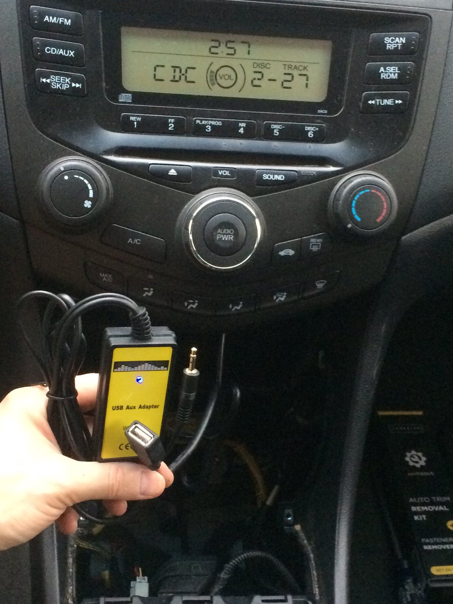 CarsNToys's tweet photo. Adding usb &amp; aux inputs for this 14-year old #Honda #carradio https://t.co/JxIBV60aQF