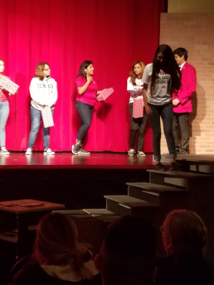 rowefccla's tweet photo. Our future leader, Brandi Lugo, representing Rowe high school as she shares our goals for 2017-2018! ❤️ #fccla #txfccla https://t.co/cT7I54Gmc8