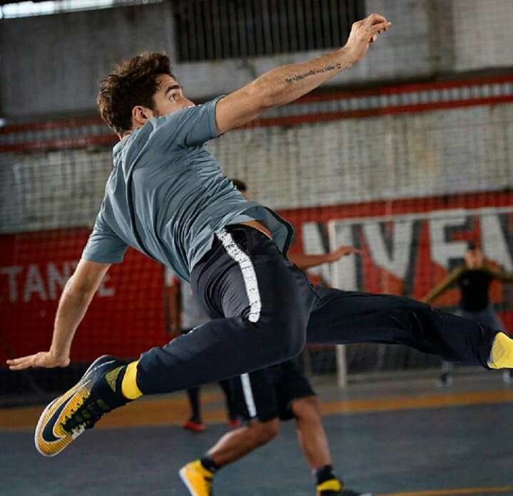 BoedoRepublica's tweet photo. HACE COMO EL POCHO || Preparate y rompela @EzeCerutti https://t.co/5qpp68qSOZ