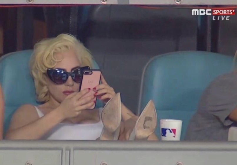 Allure_magazine's tweet photo. Me watching sports https://t.co/QHXZwHFahh