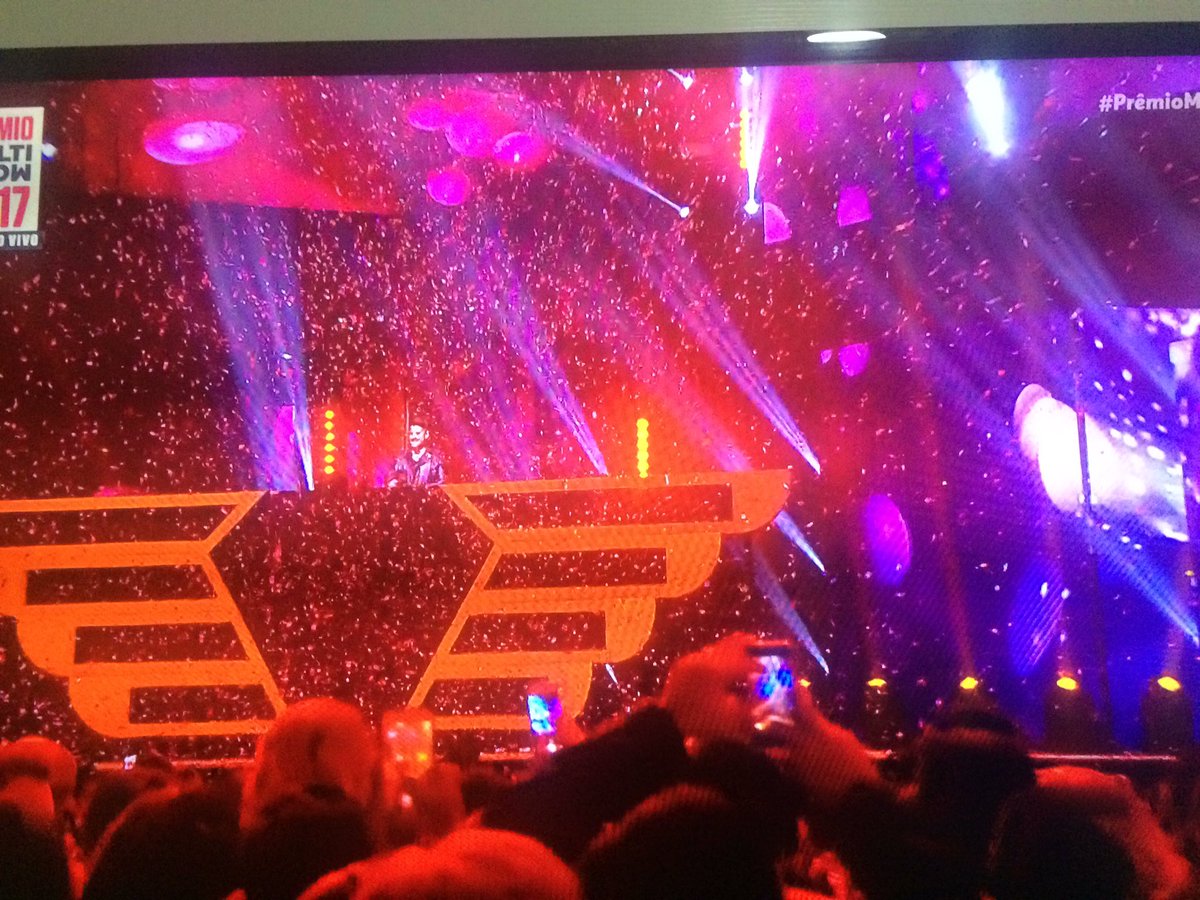 ianzyli's tweet photo. Big Jet Plane / Hear me now #Alok #premiomultishow  1️⃣🔝 https://t.co/qtBt3jbv0d