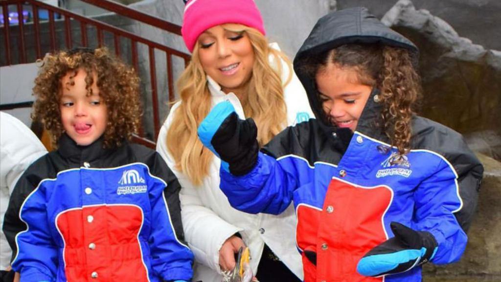 .@MariahCarey shares a new Christmas song -- featuring her twins! et.tv/2i2PK9g