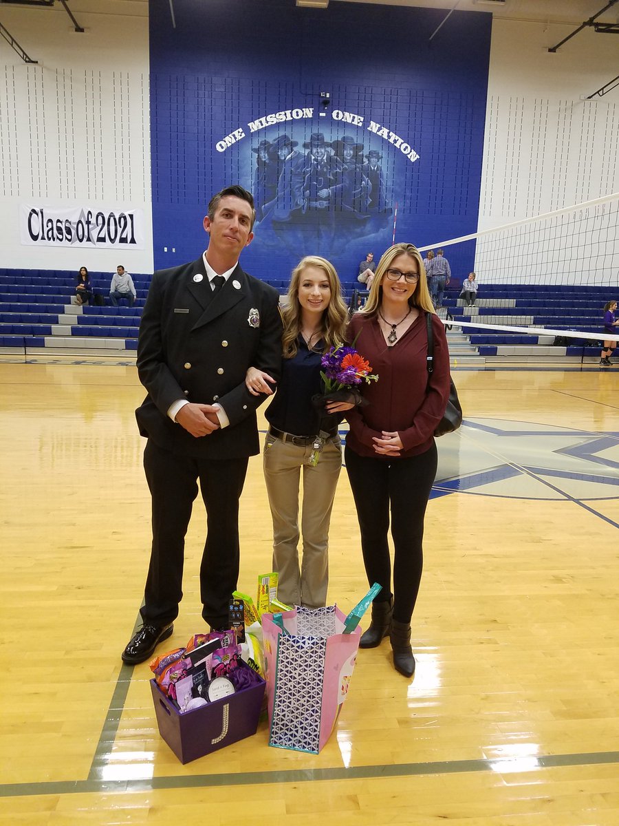 LSHS_Vball's tweet photo. SENIOR NIGHT!! #RSR #oncearangeralwaysaranger #weloveyouJenna #bandaidplease #tarleton https://t.co/PjjgH2TK5n