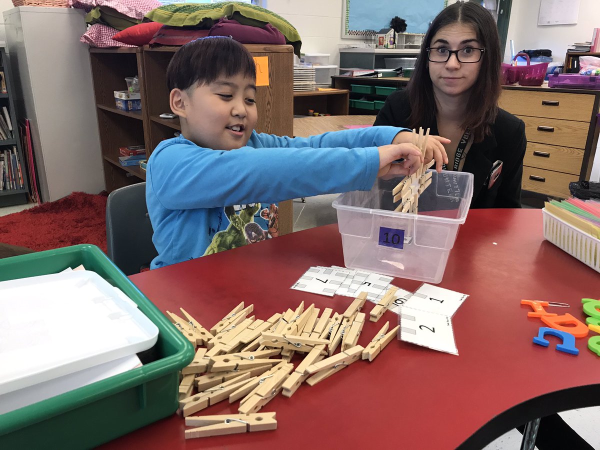 Rm2Roadrunners's tweet image. Ss exploring some new #taskboxes this afternoon.