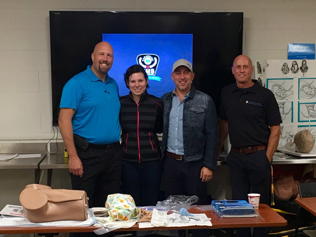 EMSTeamOntario's tweet photo. Day 5! @SWORBHP training with @EssexWindsorEMS today. Dr Jamrichová enjoyed experience continuous education with @Ontparamedics🇨🇦🇸🇰#obemerg https://t.co/n7OAbm9r1k