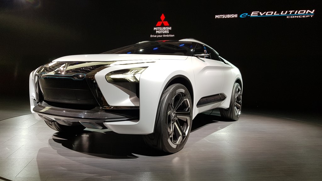 AutosMemoLira's tweet photo. Más fotos de e - Evolution Concept de #Mitsubishi en #TokyoMotorShow Luce sensacional! #eEvolutionConcept #SUV #Tokyo https://t.co/HUH5xa8Vf9