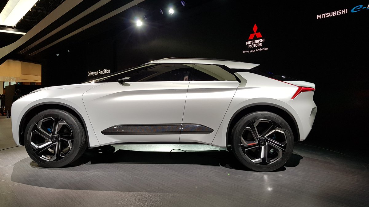 AutosMemoLira's tweet photo. Más fotos de e - Evolution Concept de #Mitsubishi en #TokyoMotorShow Luce sensacional! #eEvolutionConcept #SUV #Tokyo https://t.co/HUH5xa8Vf9