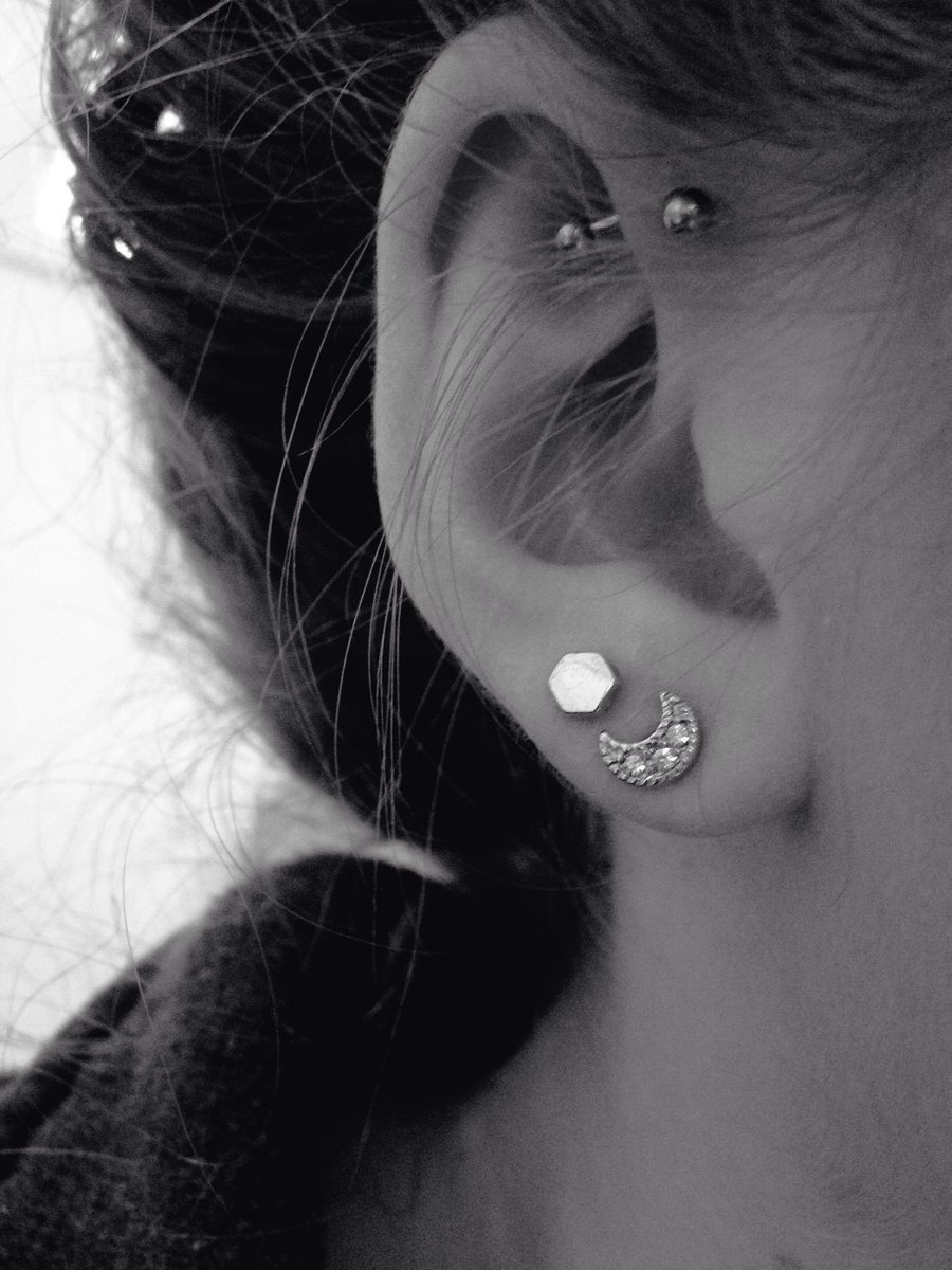 Earrings tweet media