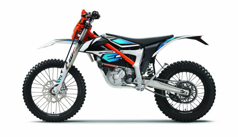 FuelUniverseTV's tweet photo. La KTM Freeride E-XC Enduro eléctrica debuta en 2018 || https://t.co/Yofhqfq9yG ||
#KTMFreeride https://t.co/93yz0ztlzn