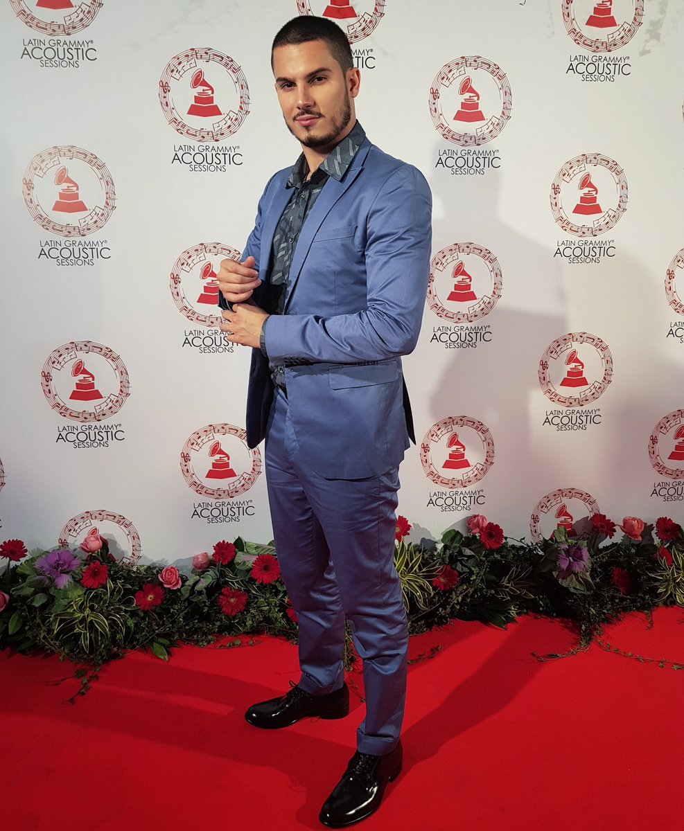 PipeBueno's tweet photo. Sorpresa esta noche con mi parcero @maluma en los LATIN GRAMMY ACOUSTIC SESSIONS !! https://t.co/JXkR7ROWoW