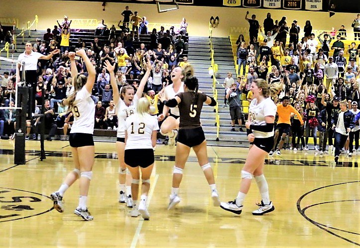 TvhsVb's tweet photo. Golden Bears at 9-1 Take sole possession of 1st place in League and go 30-3 overall as they get ready for the show. CIF up next!!! https://t.co/blK7lrcmSJ