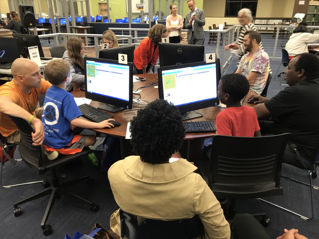 codeVirginia's tweet image. It’s a family affair at #FamilyCodingNight #CSforVA #CSforAll