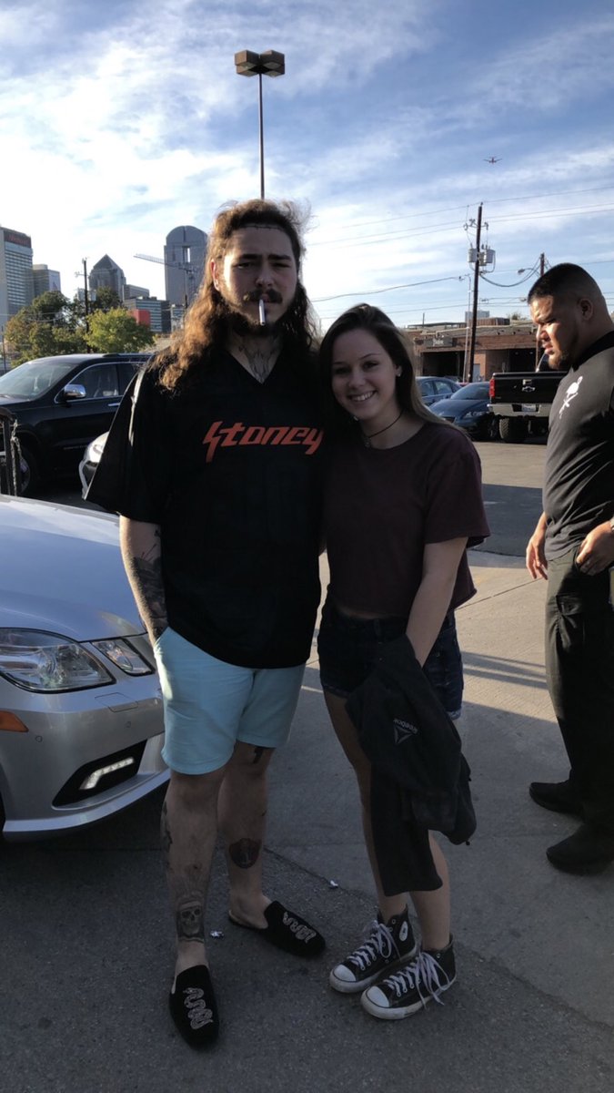 SelbyCody's tweet photo. My sister just sent me a pic of her hanging out with post Malone in the parking lot before the show?? https://t.co/WiItAzxj3k