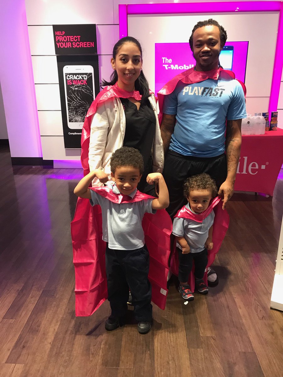 MagentaRanger's tweet photo. Newest #TMobile hero's #TMobileTuesdays @KatyaRaskin @miamiboi995 https://t.co/slEF0Sg8yW