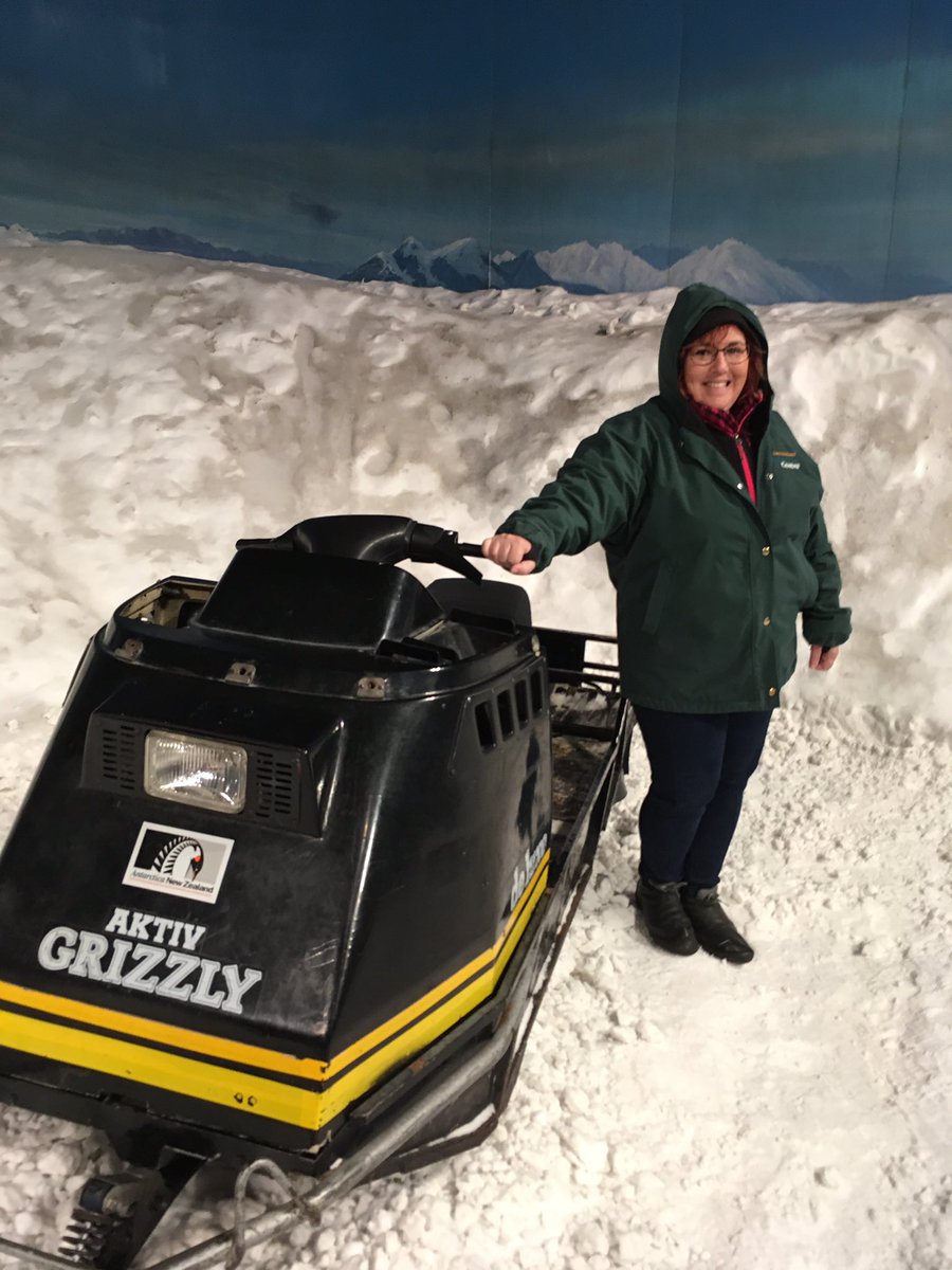 RhondaAlbom's tweet photo. Having a cool time. Just before the "antarctic storm" in the @Antarcticcentre . #ChristchurchNZ #PocketsOfAwesome https://t.co/8JQU4zNs7z