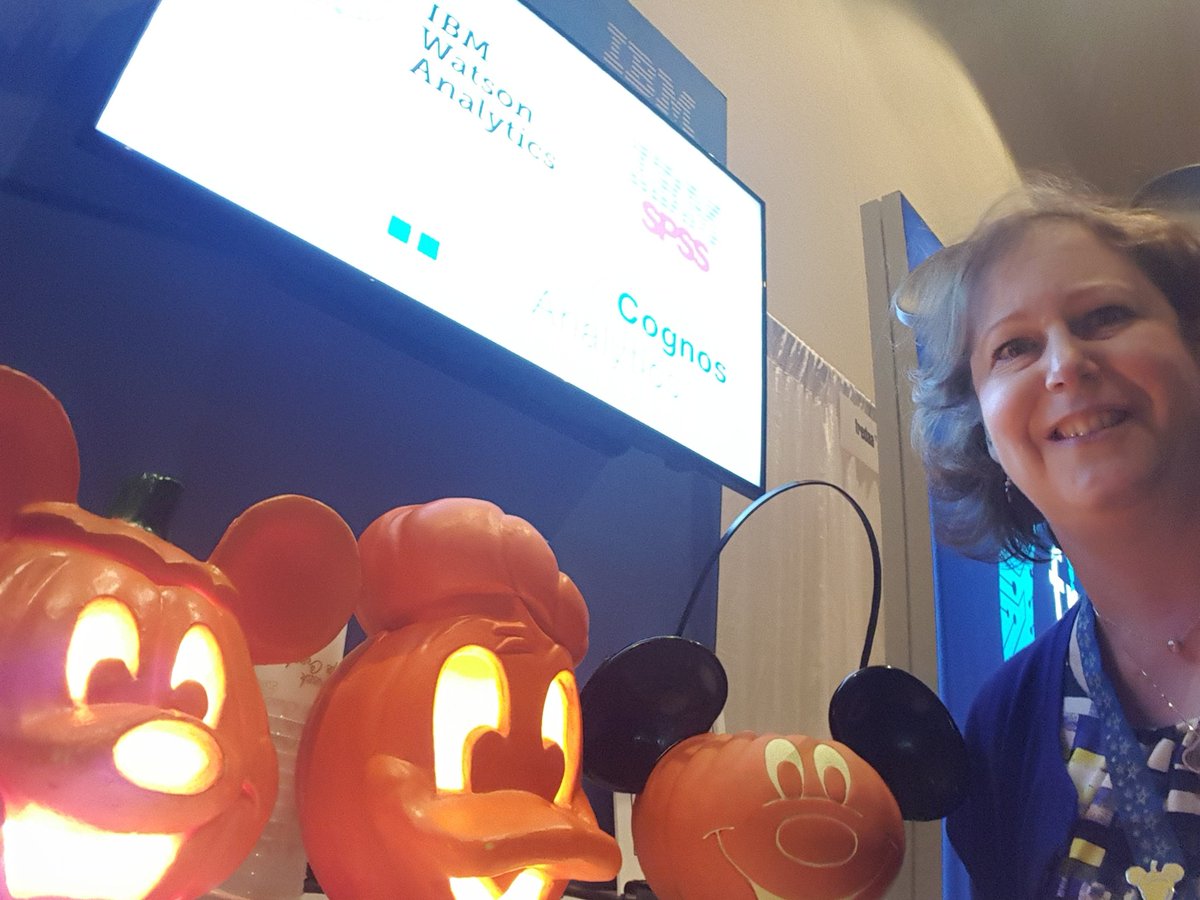 sandi13r's tweet photo. Halloween selfie at the IBM booth at #TMREvent #ibmUG #ibmCognos https://t.co/7aoS4SFZRv