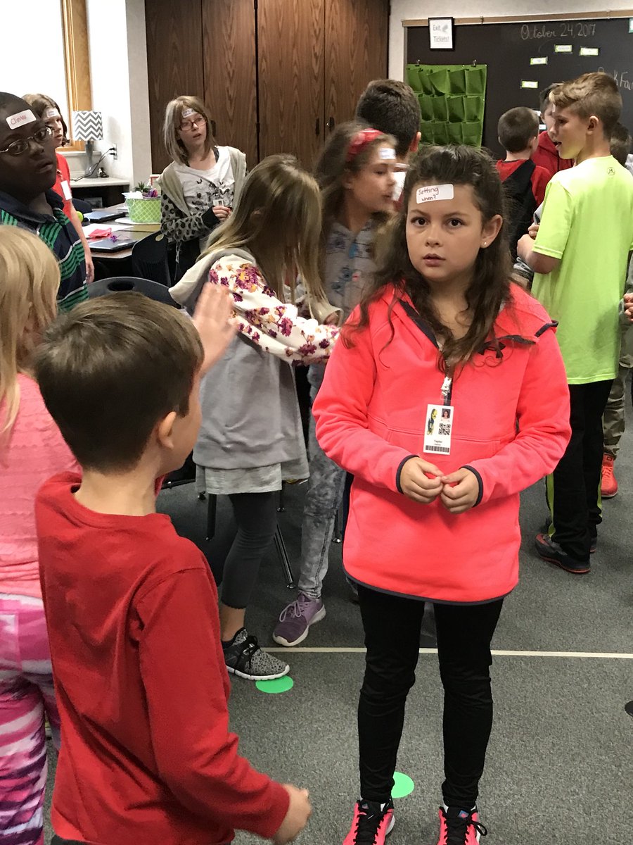 MSDSC_JWins's tweet photo. Readers made a human plot mountain this morning by asking questions to decide which story element they were! #HESReaders https://t.co/IlwYobWVjA
