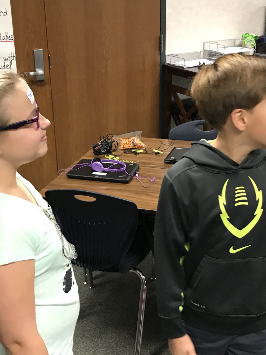 MSDSC_JWins's tweet photo. Readers made a human plot mountain this morning by asking questions to decide which story element they were! #HESReaders https://t.co/IlwYobWVjA