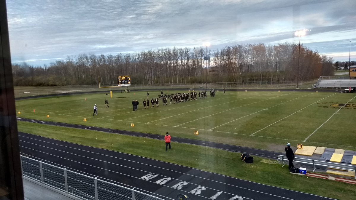 LakeCountryKQ92's tweet photo. Section football quarterfinals United North Central at Warroad starting soon https://t.co/67IxqDyoha
