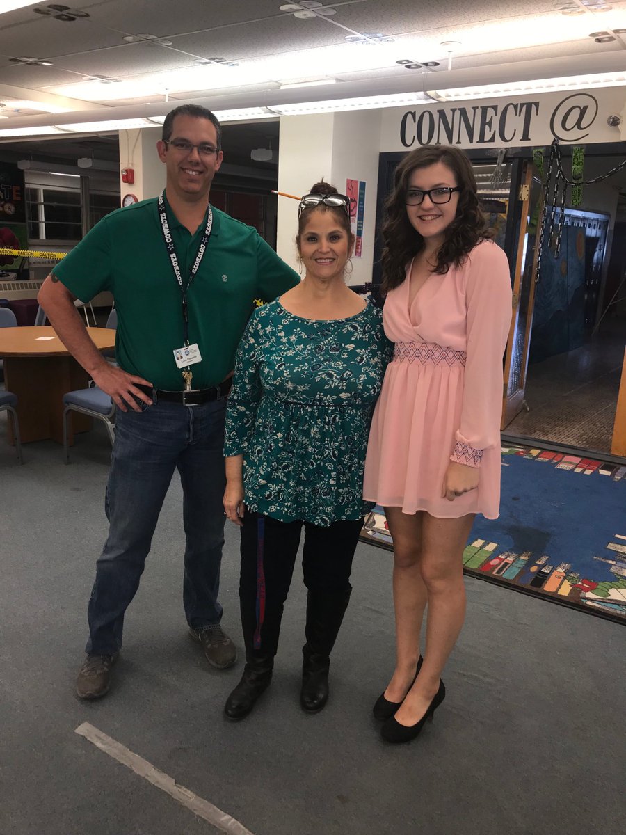 Jacquel61941232's tweet photo. 1 of our super duper student helpers! Eternally grateful 4 her help! Thanx, Haylee! #irvinchamps #rocketnation #iamepisd #episdlibaries https://t.co/cy8RSfSvAs