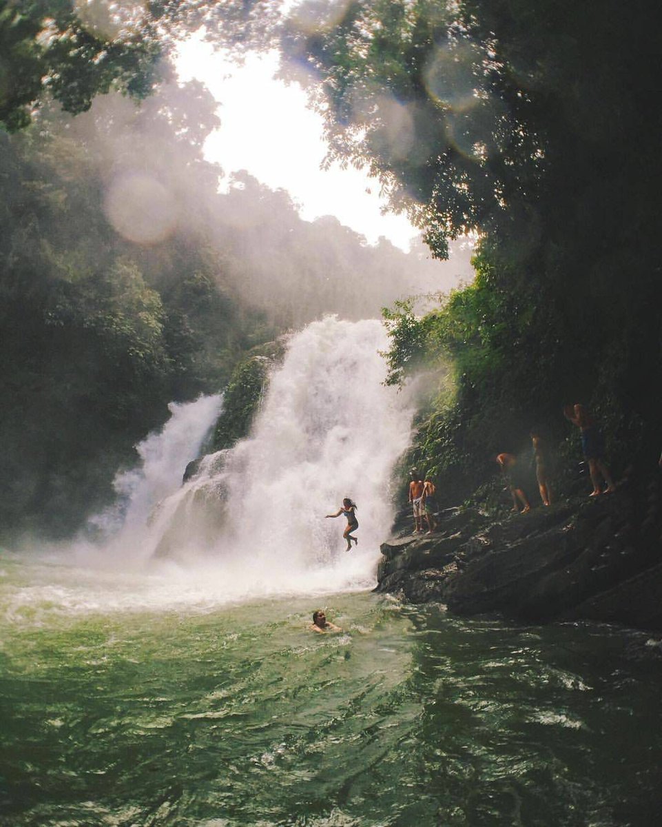 Explorepics_'s tweet image. waterfall cliff jumping