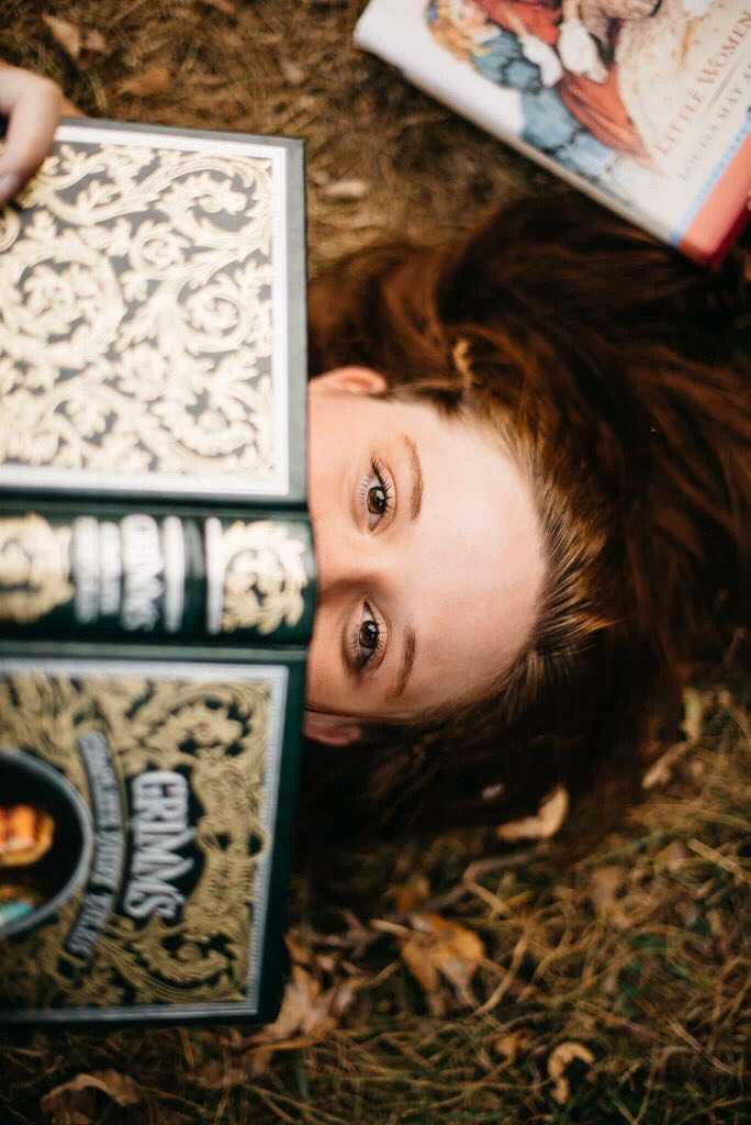Bellowsandbulb's tweet photo. How cool is this?! SENIORS you could have this unique session with us!! Contact us today for YOUR photo session. #forloveandart #kmp #senior https://t.co/ZsvabRelkT