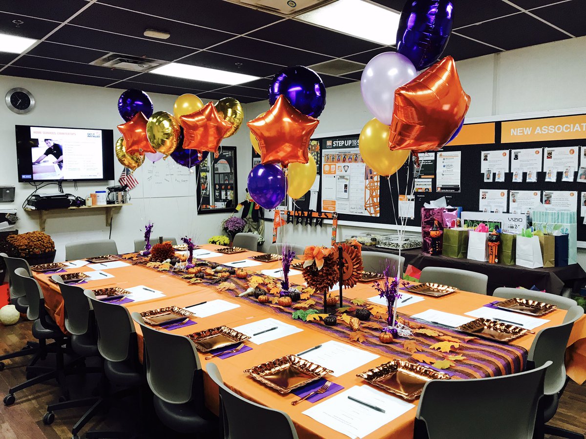 TullySj's tweet photo. Our #CAM2017 dinner is ready to go! What a fantastic job! 🎉🎊🎉#AwesomeOps #VOA365 #Team0141 #CashierAppreciation https://t.co/3p3wD3S34W