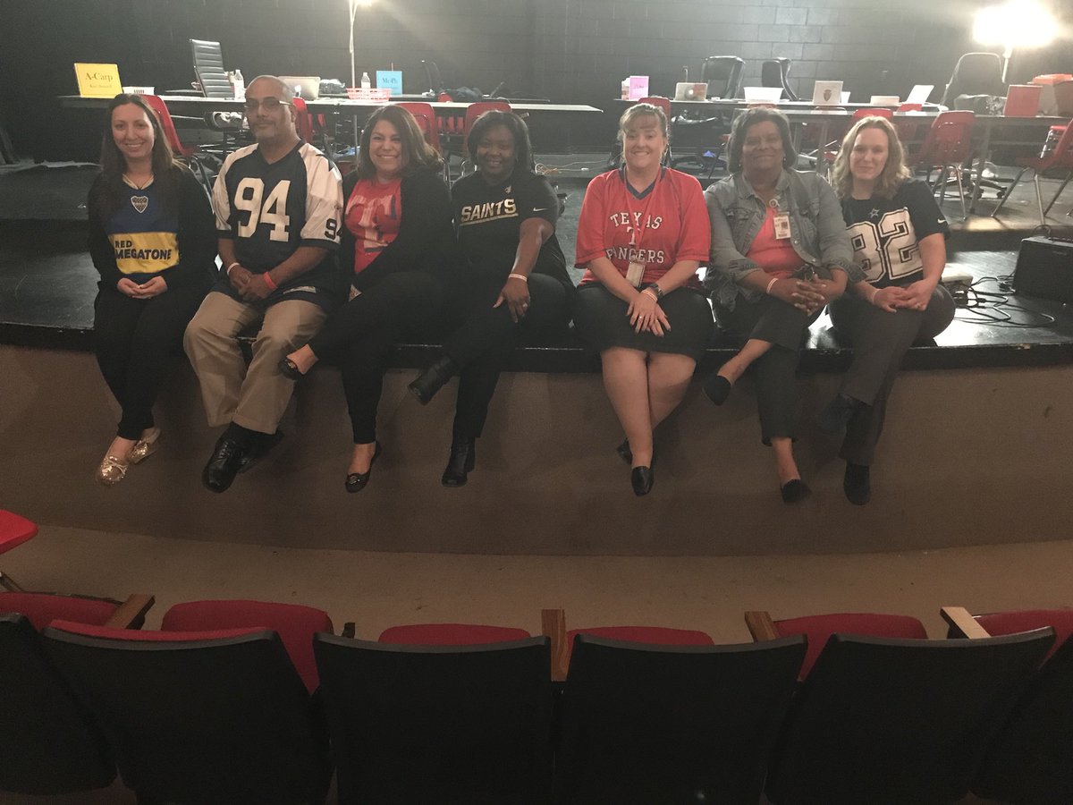 SGPHSCounselors's tweet photo. “Team up against drugs” day! Red Ribbon Week!! #futureiskey @GPISDCounseling @sgphs https://t.co/0061j1K3zC