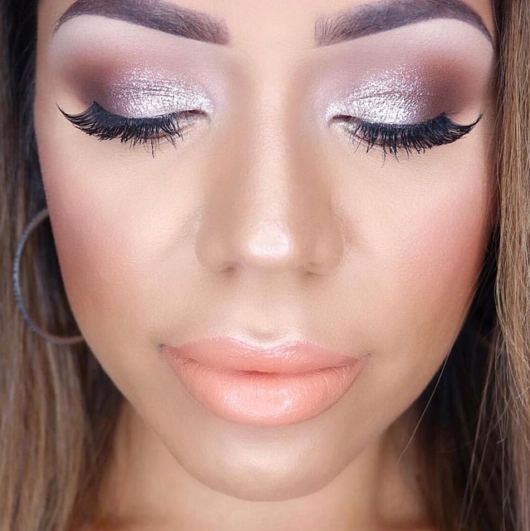 Major Glam 😍 #FrendsBeauty @daniexpertmua Showing Off Flawless Face and Beautiful Lids 😻