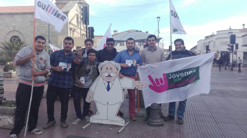 Politigatxs's tweet photo. El #drSimil está con el tío Alejandro. https://t.co/Vpe0R48mxz