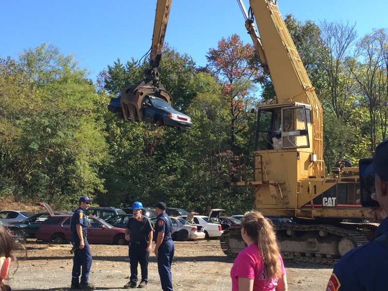 ArlingtonVaFD's tweet image. Units from Station 109-C met up with Units from Station 410-C today to do a joint drill at Davis Industries. #AlwaysPrepared #MutualBox