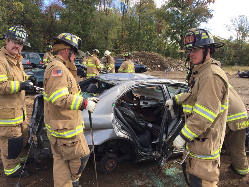 ArlingtonVaFD's tweet image. Units from Station 109-C met up with Units from Station 410-C today to do a joint drill at Davis Industries. #AlwaysPrepared #MutualBox