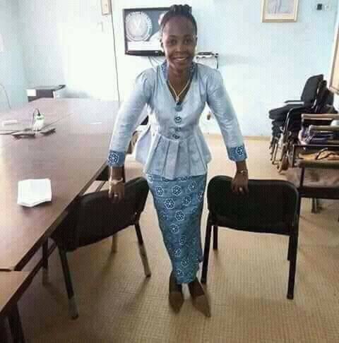 Nath_Yamb's tweet photo. #Niger La journaliste Samira Sabou démise de ses fonctions pour avoir pris une photo dans la même position que le président Issoufou https://t.co/VHel9B5Cxy