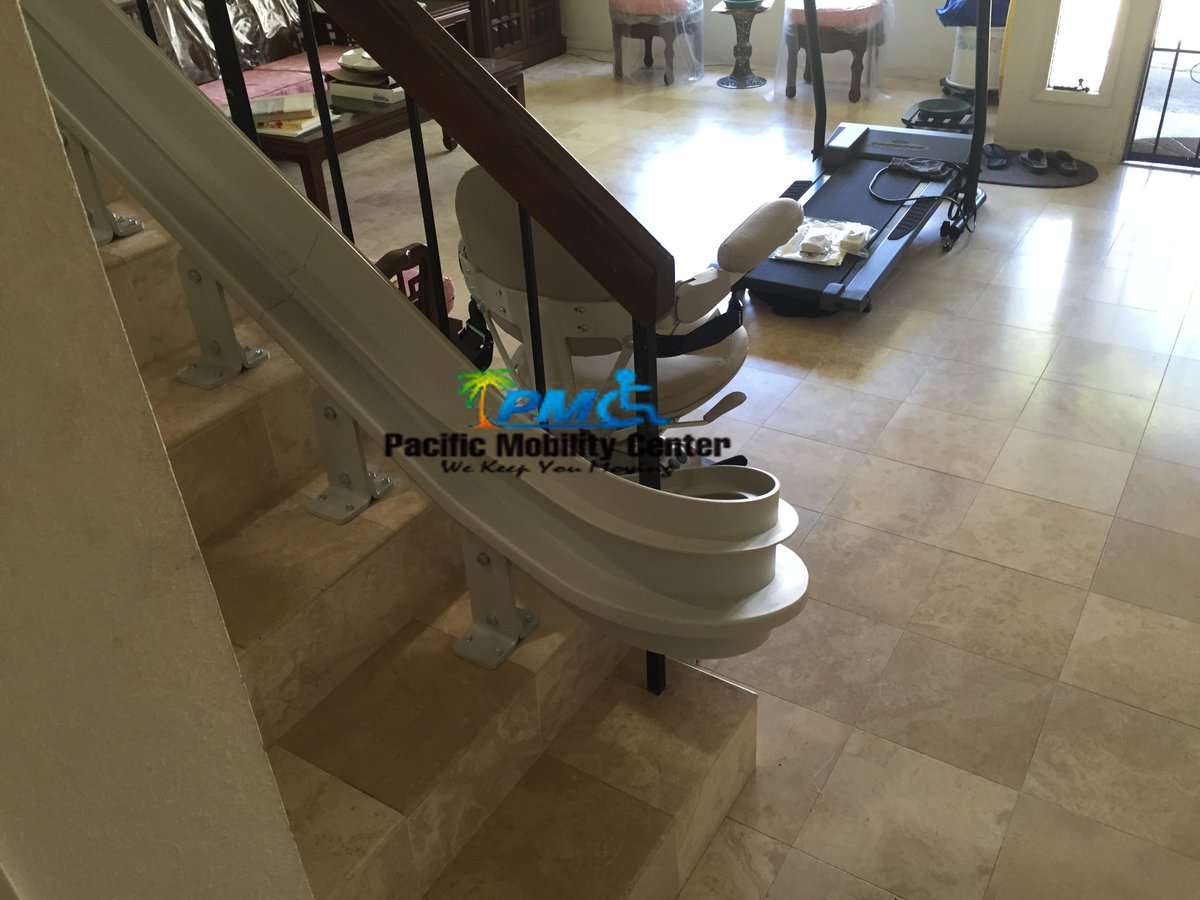 PMCIncorporated's tweet photo. #Custom stairlift in beautiful #SanDiego home.
#PacificMobility #Independence #AgeInPlace #BetterWithBruno https://t.co/mq1K4UyOmM