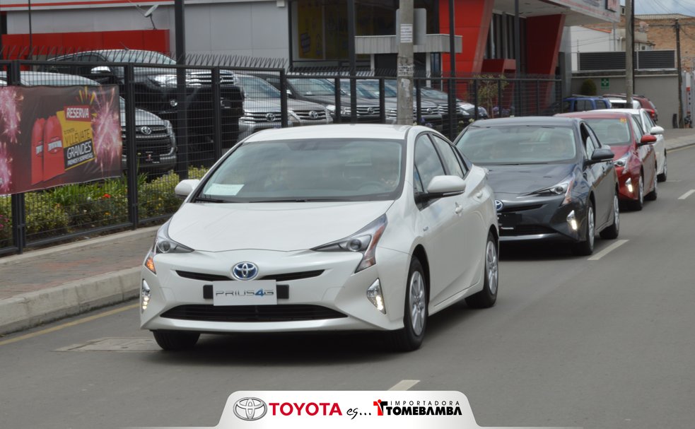 ToyotaTomebamba's tweet photo. Nuestros clientes disfrutaron del test drive del #PRIUS4G, pero sin antes capacitarse sobre el  funcionamiento y beneficios del Híbrido. https://t.co/bdUgSM9yAZ