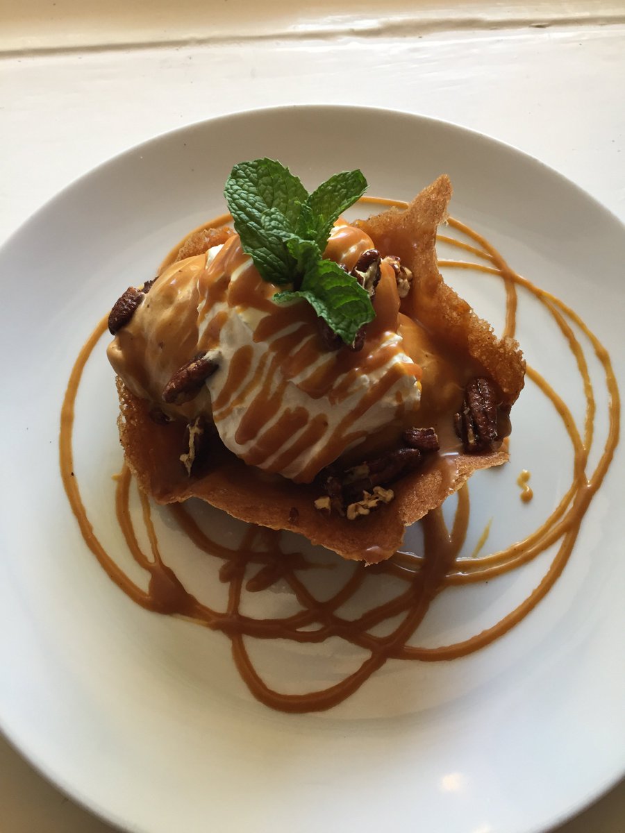 SantacafeSF's tweet photo. Pumpkin Caramel Ice Cream...it’s like a cold pumpkin pie... https://t.co/QrBkpIGBRh