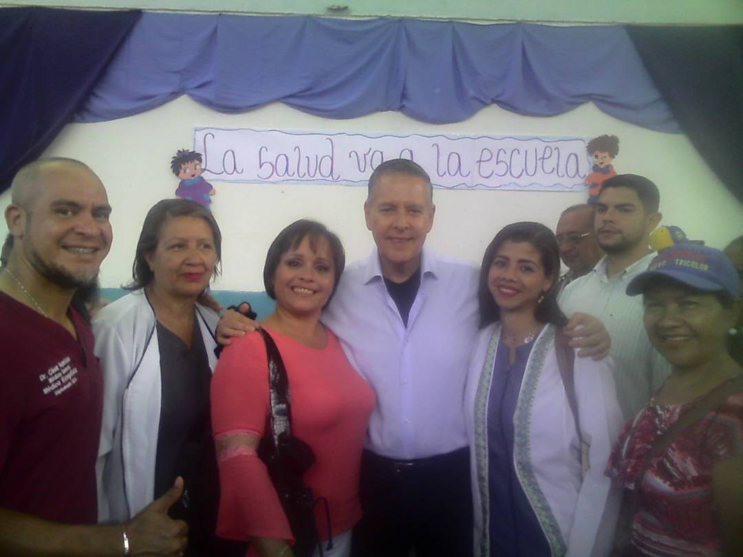 MPPSMiranda's tweet photo. Miranda. Gran inicio de jornada SALUD VA A LA ESCUELA, desde el colegio "José de Jesús Arocha" petare, en compañía de nuestro futuro alcalde https://t.co/VXk3yxj0ZB