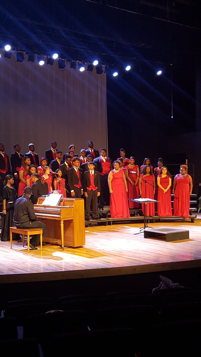 MJHSMediaCenter's tweet photo. So many of my favorite library patrons on one stage at the MJHS Choral Concert! https://t.co/WBOk5AyjaU