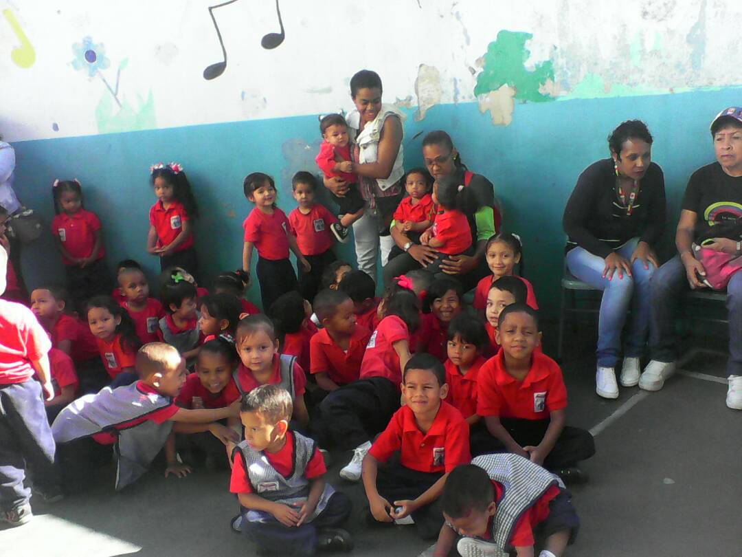 MPPSMiranda's tweet photo. MIRANDA. Juramentación de Brigadas de Salud, desde el colegio "José de Jesús Arocha" de petare, gracias al gobierno @HectoRodriguez https://t.co/NhwBnYlBuM