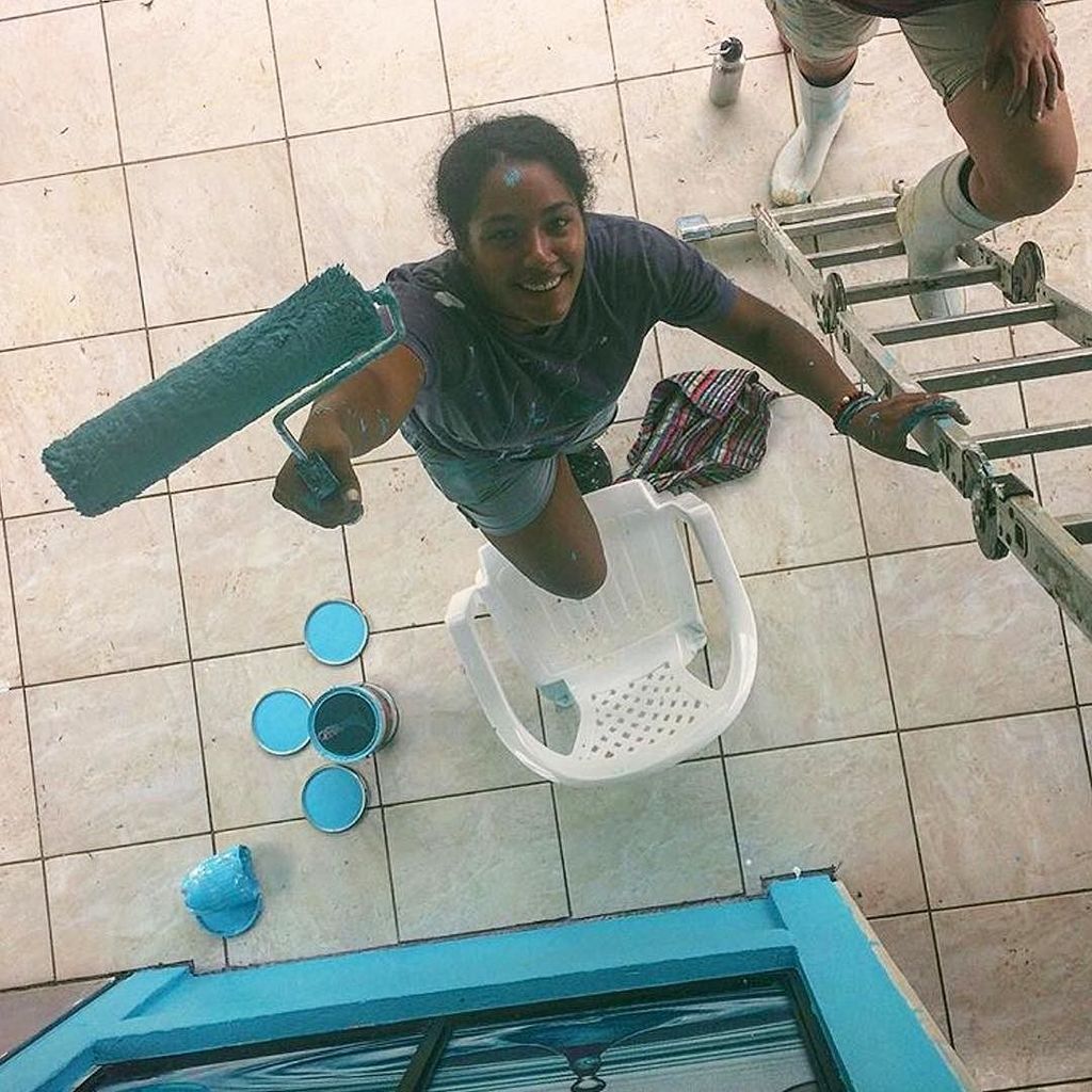 liveyourmission's tweet photo. “When your friends are there to lend a helping hand.”⠀
- Abbie Thiebaut, 6-Month Caribbean IMMERSION⠀
⠀
#liveyourm… https://t.co/LKDP63ZlJz https://t.co/p7sH8Rc47H