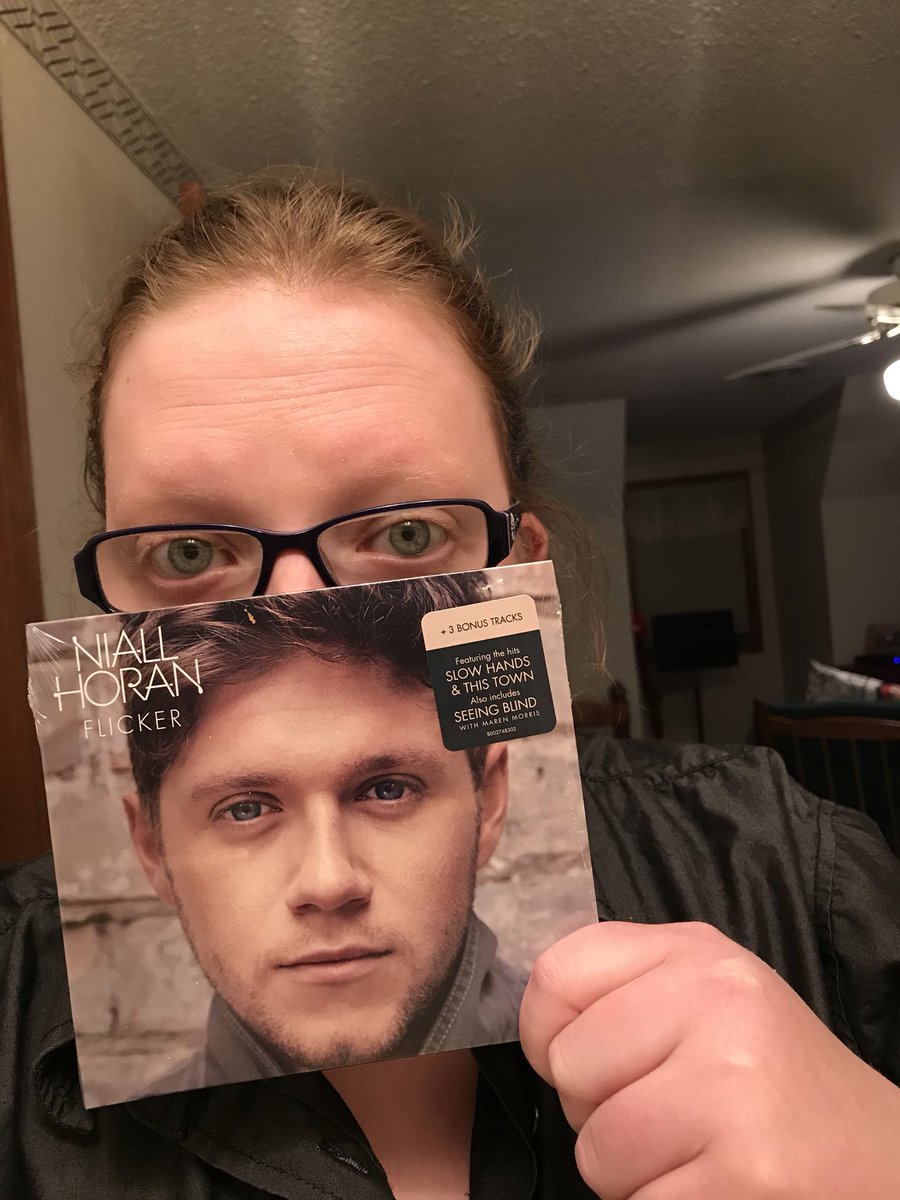 acoots98's tweet photo. LOOK WHAT FINALLY CAME IN THE MAIL FOR BUYING NIALL TICKETS @NiallOfficial #Flicker #FlickerSession2017 https://t.co/T8WHBetUqf
