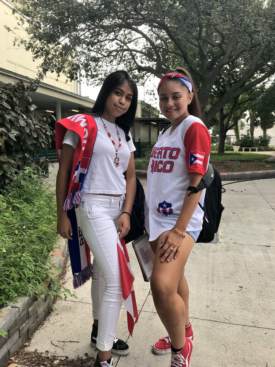 vibeuptitaaa's tweet photo. Day2// Rep Your Flag♥️ #mcaspiritweek2k17 #HocoWeek17 https://t.co/eamKB46MKK