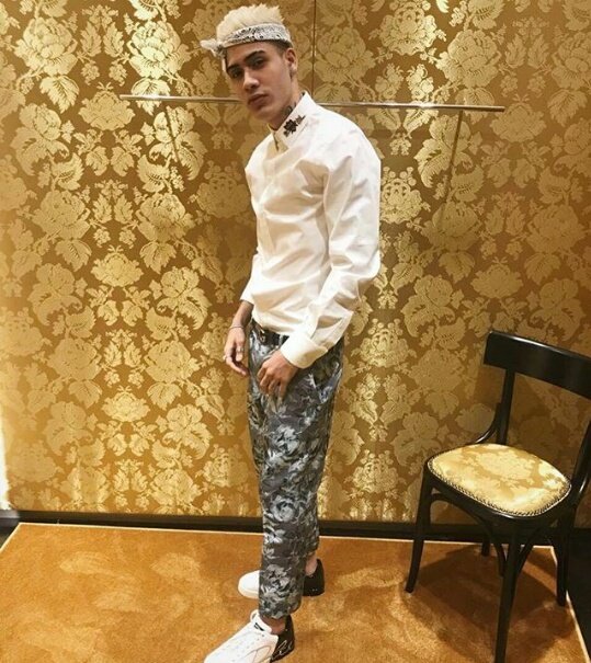 kevinhosupport's tweet photo. Nosso menino já está pronto o que acharam do look? #MelhorClipeTVZKevinho https://t.co/vxh6ErrilN