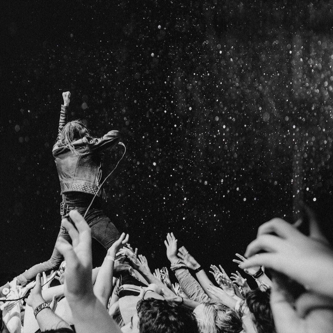 lorigutman's tweet photo. some pics of @UnderoathBand from @SelfHelpFest philly forever ago https://t.co/zwiLXSfxsl