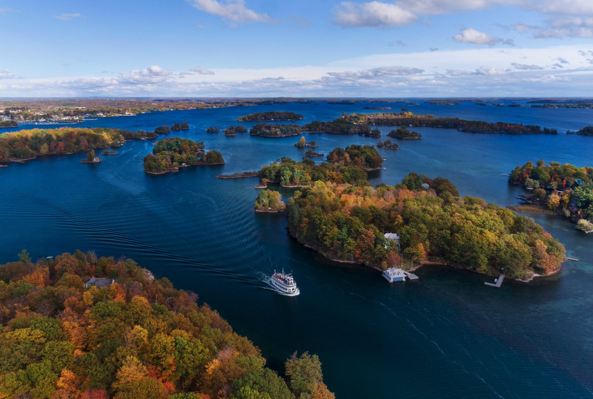 k1000cruises's tweet photo. It's a beautiful time of year to be out on the water: @DroneKingston captured this shot of the Island Queen the #1000Islands today. #ygk https://t.co/M3iOsjpDWi