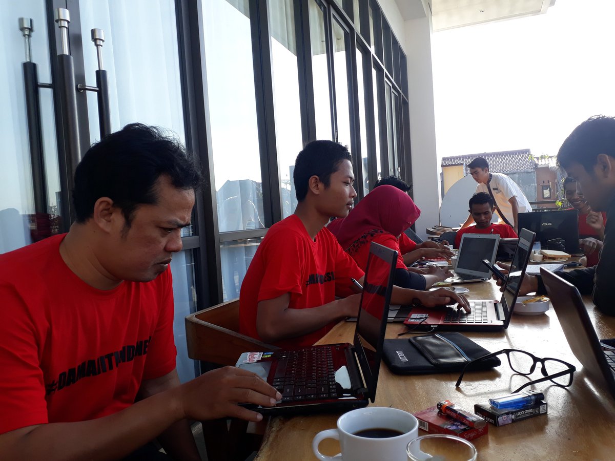 Kompak itu damai 
#DutaDamaiMataram
#SemetonPepadu_NTB
#PepaduDamai
<a href="/BangEvheen/">Bang Evheen</a>